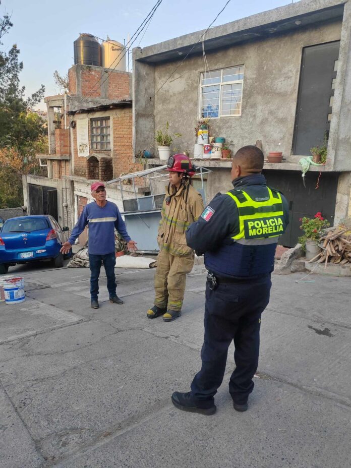 MORELIA Se registra incendio de domicilio en la colonia Carlos Rivas Larrauri, en Morelia (2)