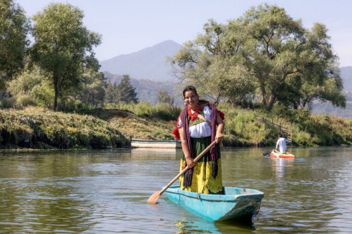 Michoacán, fiesta de canotaje en Urandén