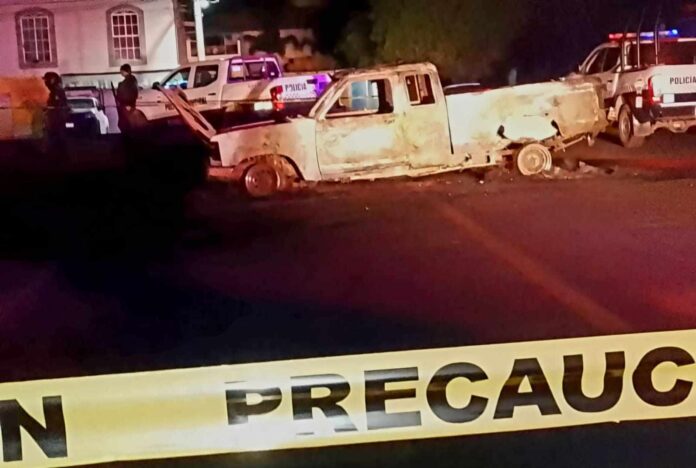 Michoacán, nuevo auto incinerado con cadáver adentro