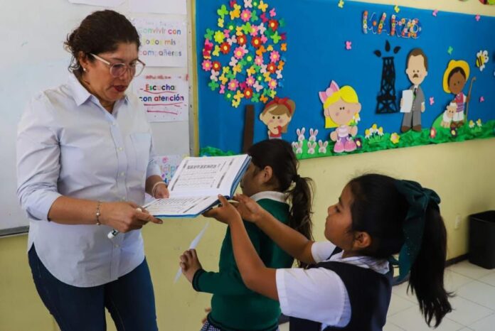 Michoacán, ciclo escolar completo por los docentes