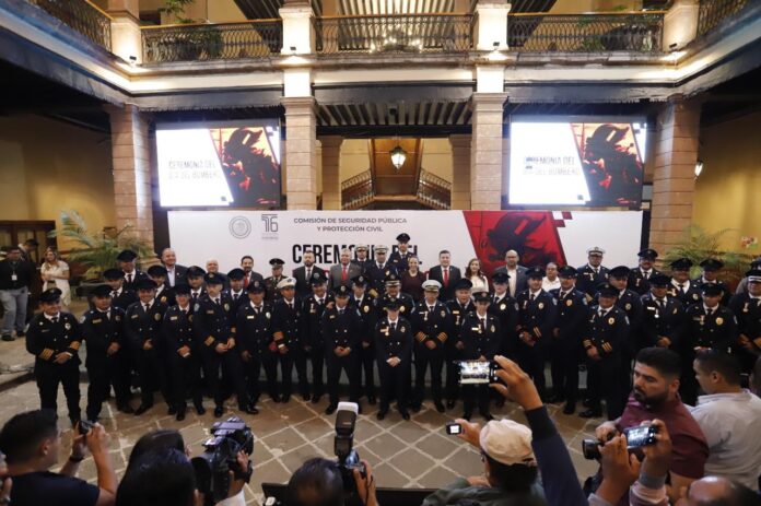 Michoacán, honores a los bomberos en su día