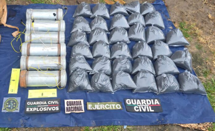 Michoacán, aseguran explosivos y droga