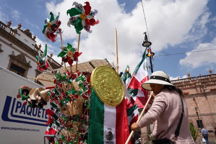 De tricolor las calles de Morelia
