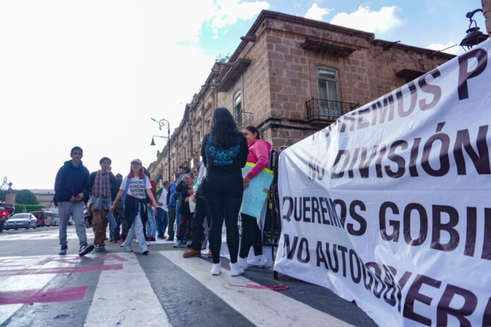Habitantes de Turirán de Santa Clara se manifestaron frente a Palacio de Gobierno