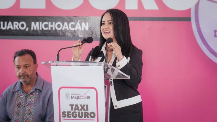 Impulsa Gladyz Butanda programa Taxi Seguro en Pátzcuaro