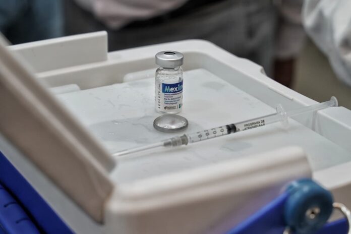 Arranca campaña de vacunación invernal IMSS