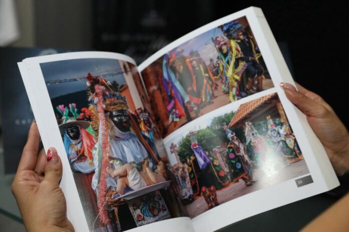 Presentan catálogo de danzas y fiestas de Michoacán