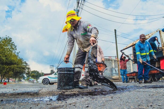 Supervisan avances en obras de rehabilitación vial