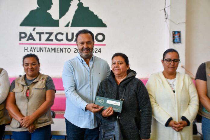Julio Arreola encabeza la entrega de tarjetas de la Clínica es Nuestra