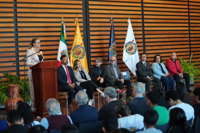 convoca Yarabí Ávila a estudiantes a romper paradigmas