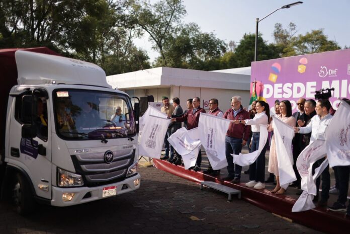 Salen 55 toneladas de ayuda para afectados por lluvias: Bedolla