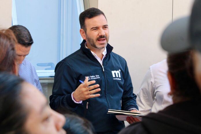 Yankel Benítez dialoga con vecinos del Sur por desabasto de agua