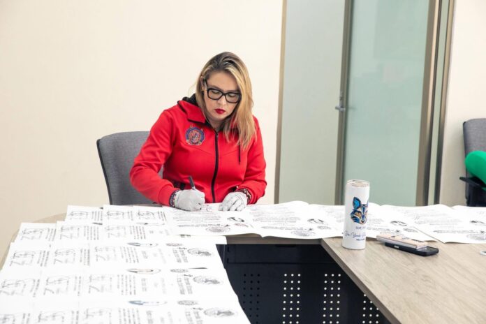 Yarabí Ávila inicia entrega de Títulos Profesionales