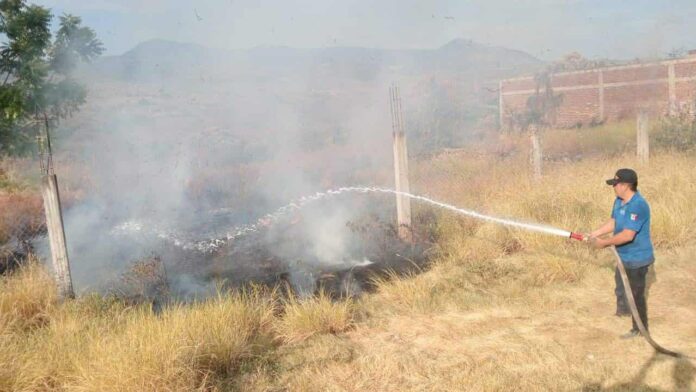 Bomberos Voluntarios sofocan cinco incendios en menos de una hora