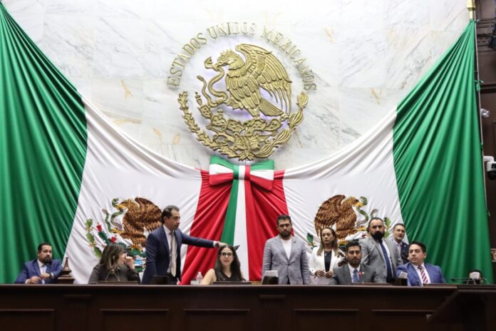 Congreso permite que padres decidan el orden de apellidos de sus hijos