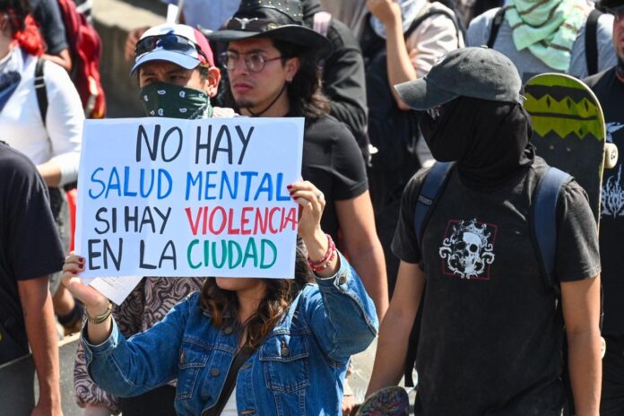 Colectivo independiente marcha contra la violencia en el país