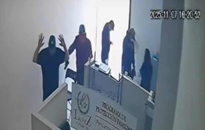 Sujetos armados asaltan funeraria en Uruapan