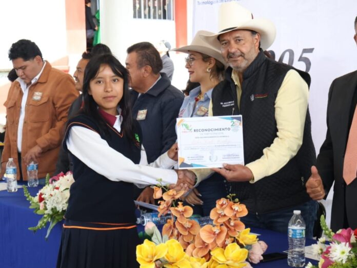 Michoacán, aniversario de Cecytem wen Pátzcuaro