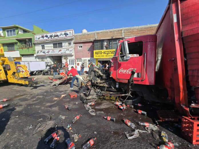 Michoacán, accidente de camión repartidor de la Coca Cola