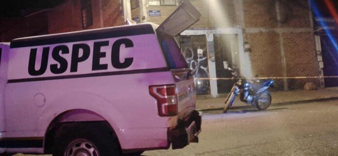 Camioneta embiste a motociclistas al norte de Morelia