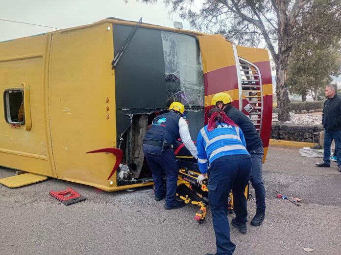 Atienden a lesionados tras accidente de camión, Morelia