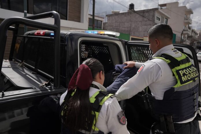 Vecinos intervienen y detienen a presunto ladrón, Morelia