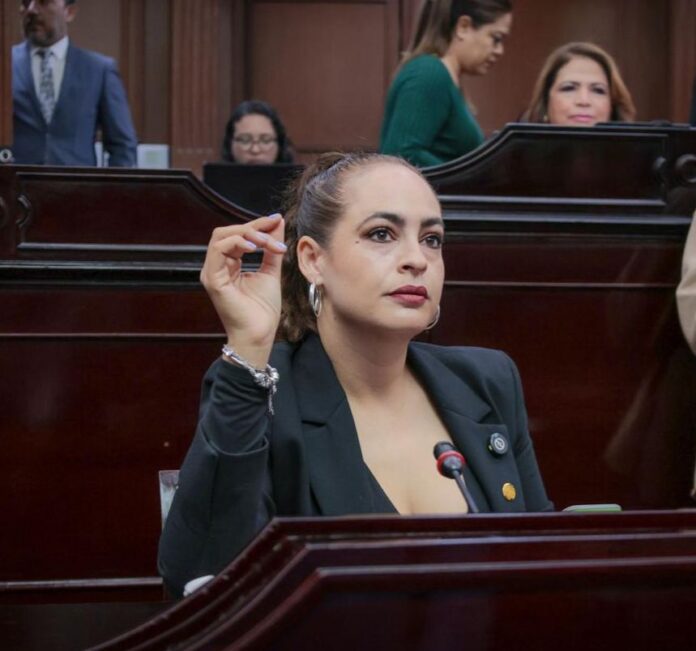 Propone Sandra Arreola regular uso de vehículos "Razers"