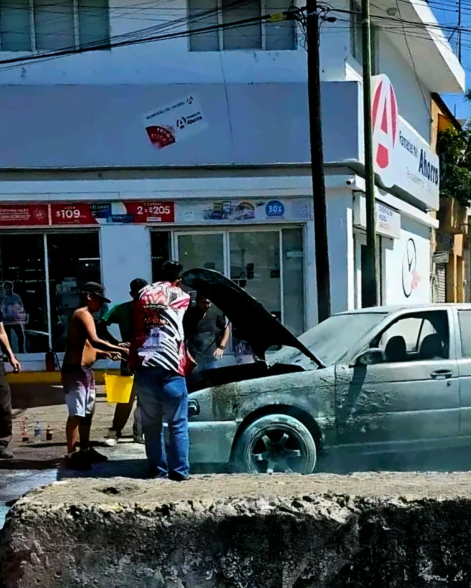 MORELIA Se registra conato de incendio de auto, en salida a Charo