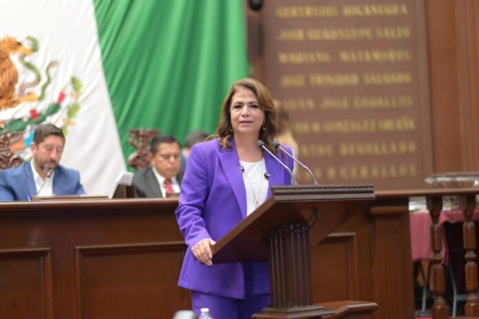 Fabiola Alanís propone que ciudadanía decida con consultas y plebiscitos