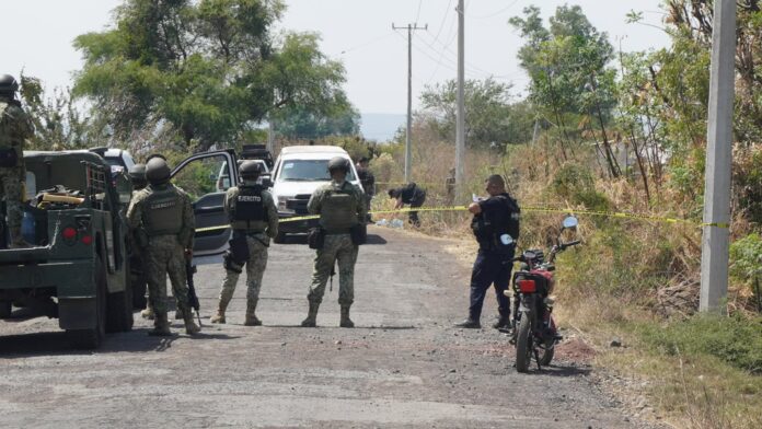 Michoacan, abandonan restos humanos