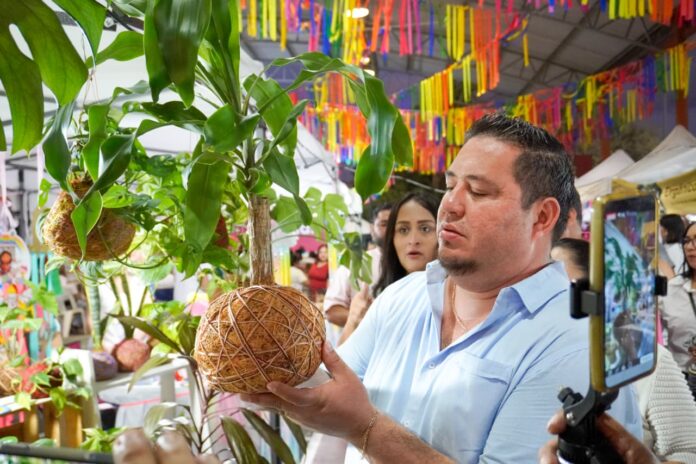 Michoacán, muestra artesanal en Lázaro Cárdenas