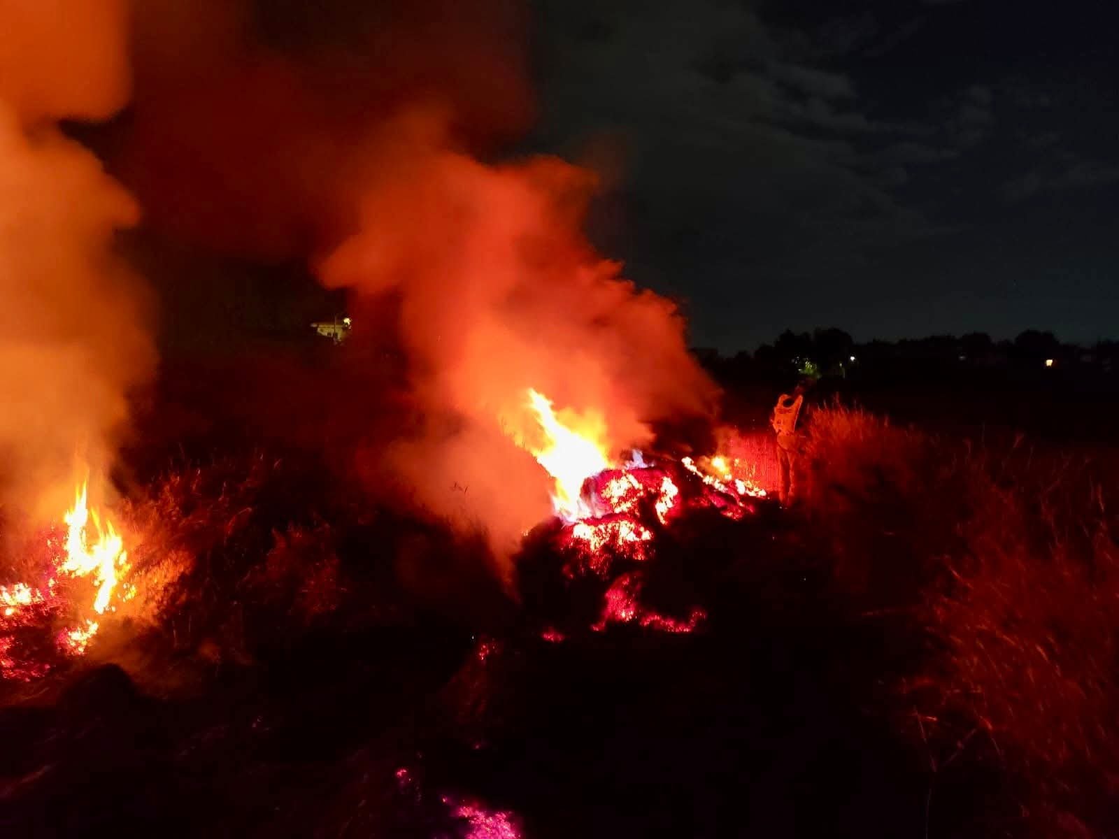 Incendio de pastizal genera densa humareda en Morelia