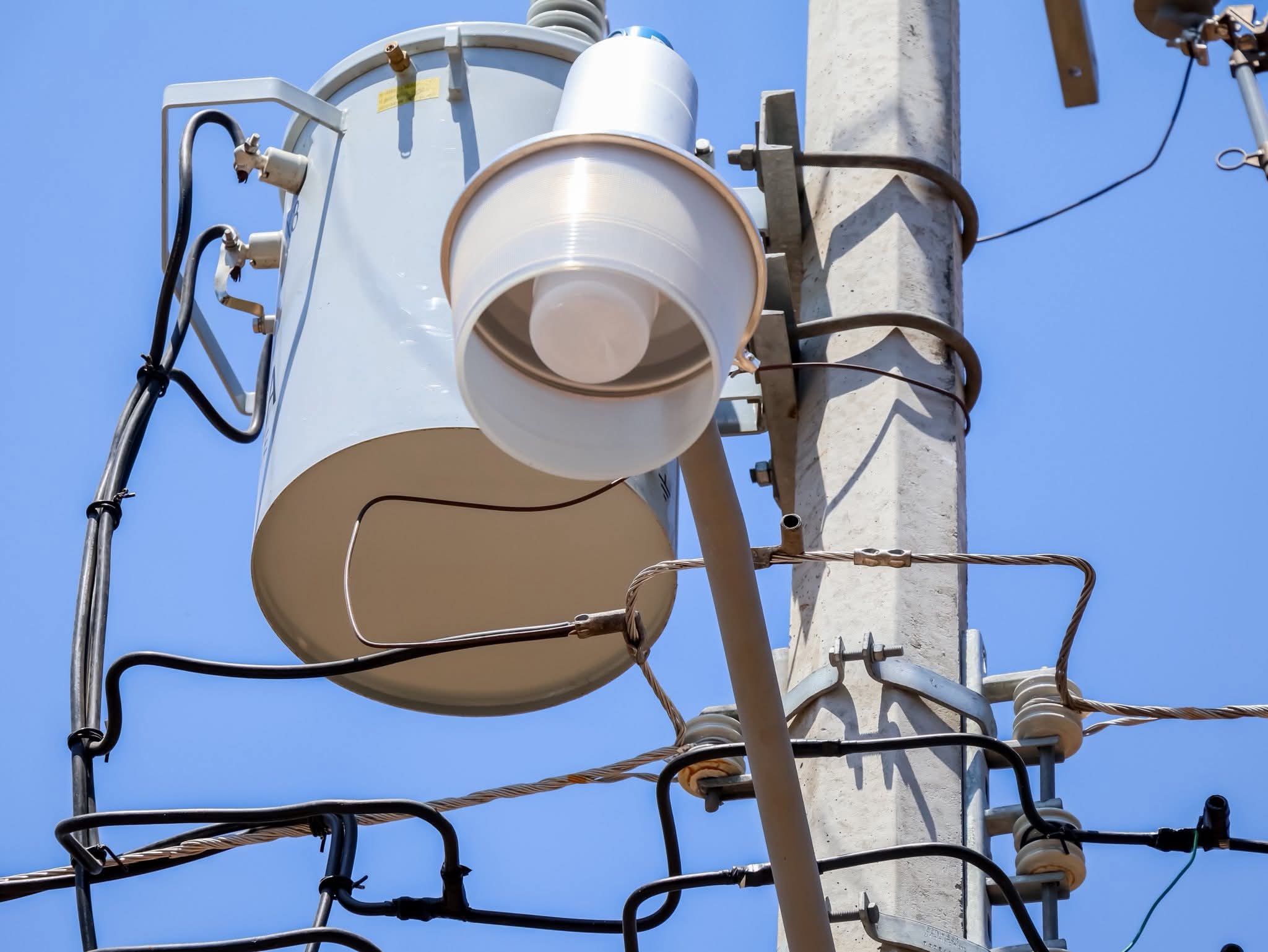 Benefician a Colonia con Electrificación y Alumbrado Público, LC