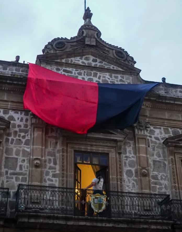 Mano guinda en la huelga de la UMSNH