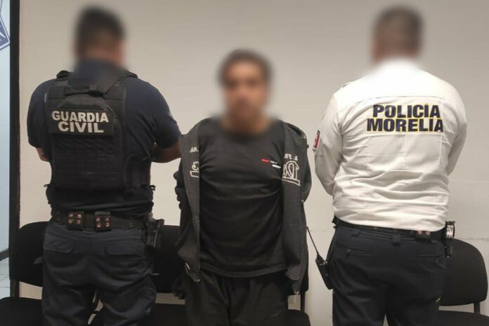 Detienen a dos sujetos en poder de motocicletas robadas, Morelia
