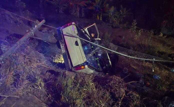 Camioneta se desbarranca dejando a seis heridos, Tacámbaro