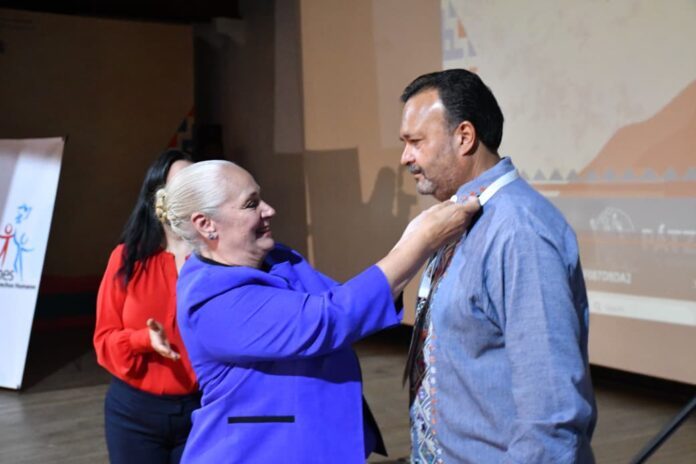 Reconocen a Julio Arreola en cumbre de derechos humanos