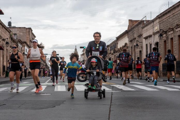Más de 400 corredores celebran el Día del Padre en Morelia