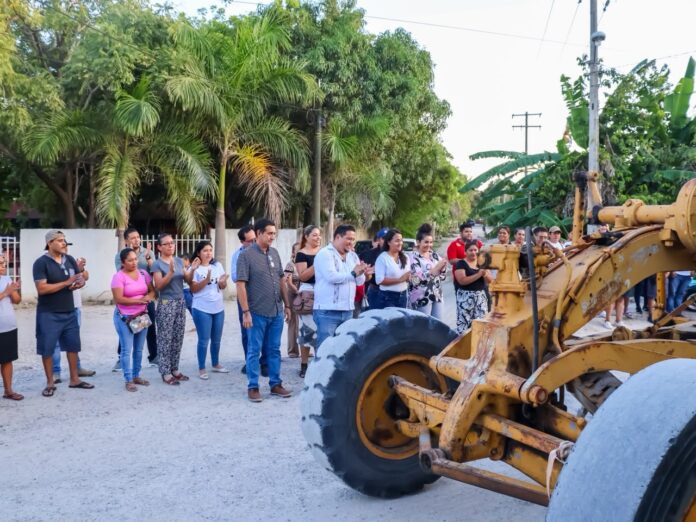 Manuel Esquivel da inicio a pavimentación de avenida Palmira en Las Guacamayas