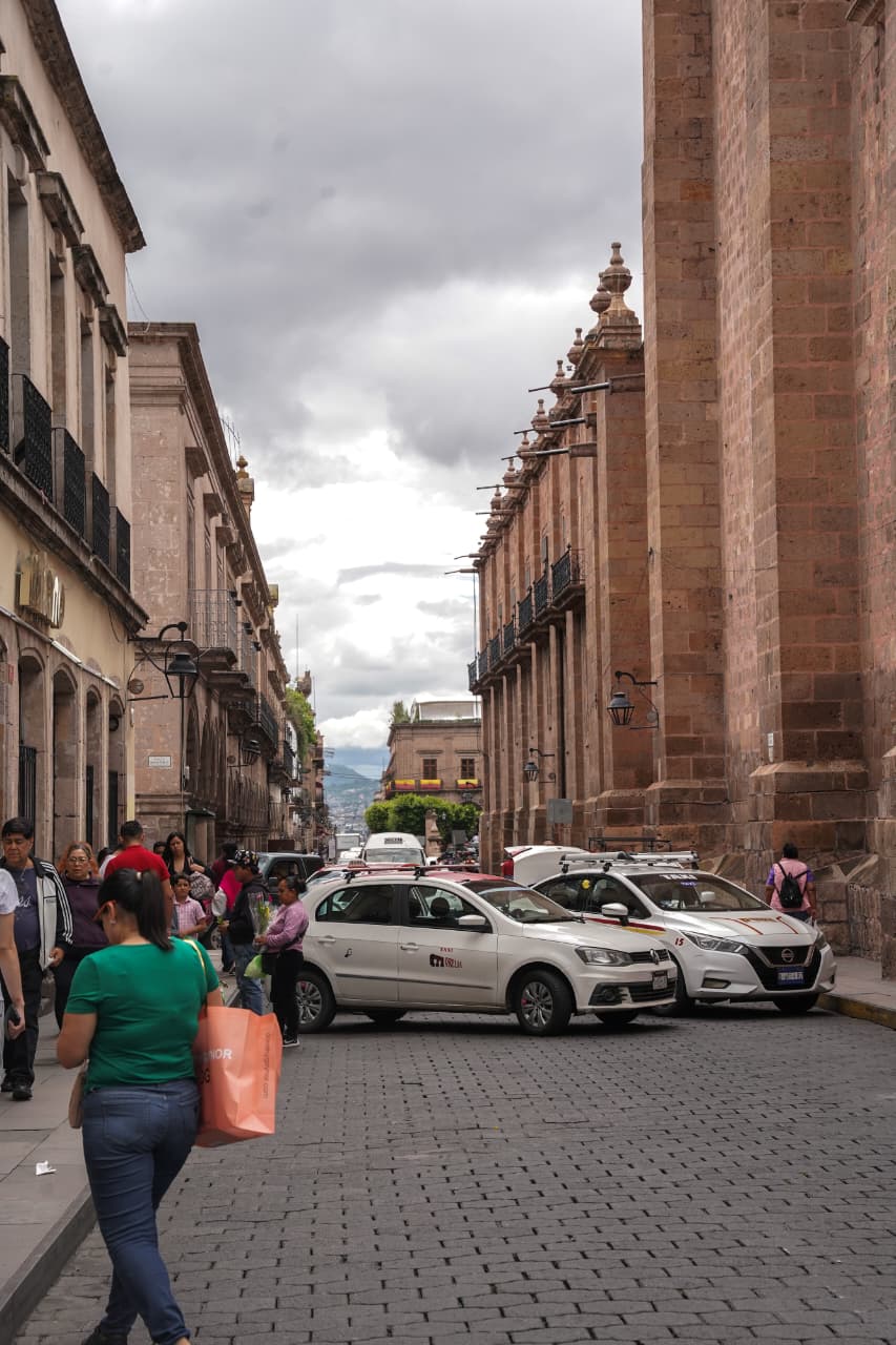 Sin acuerdos, taxistas regresan al Centro y alistan cierre de Madero