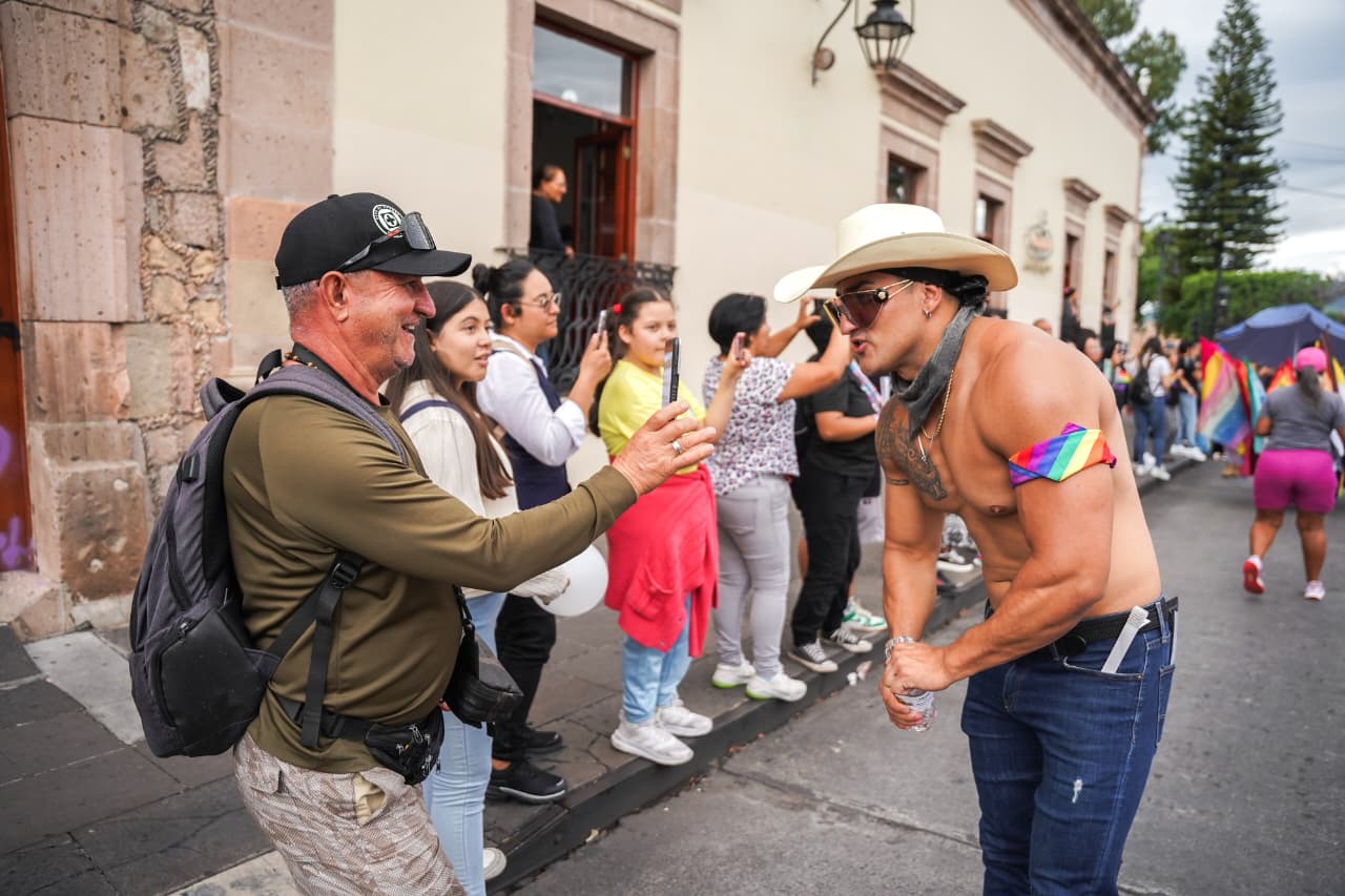 Entre banderas y fichas de búsqueda; así marchó el Pride Morelia 2026