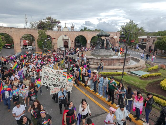 Entre banderas y fichas de búsqueda; así marchó el Pride Morelia 2026