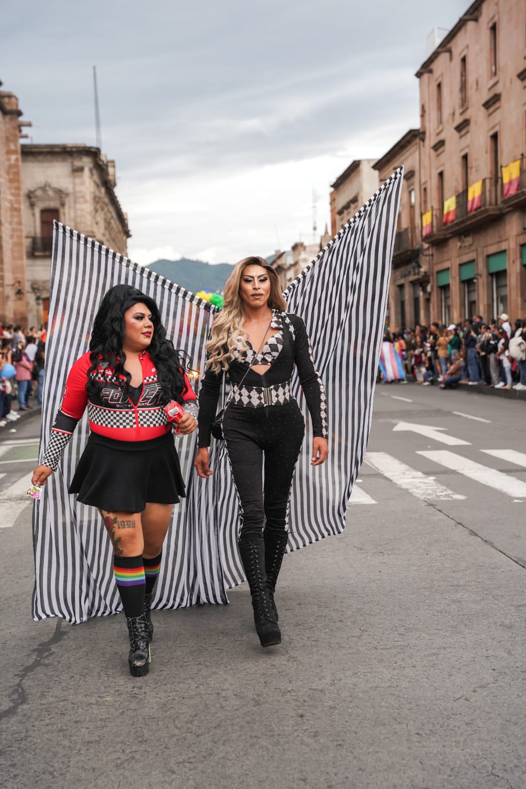 Entre banderas y fichas de búsqueda; así marchó el Pride Morelia 2026
