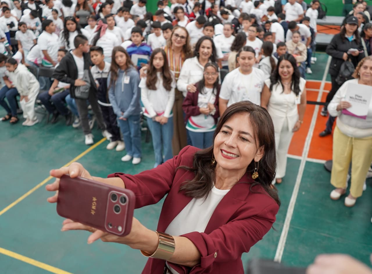 Estudiantes de Michoacán realizan evaluación de Olimpiada del Conocimiento 2026