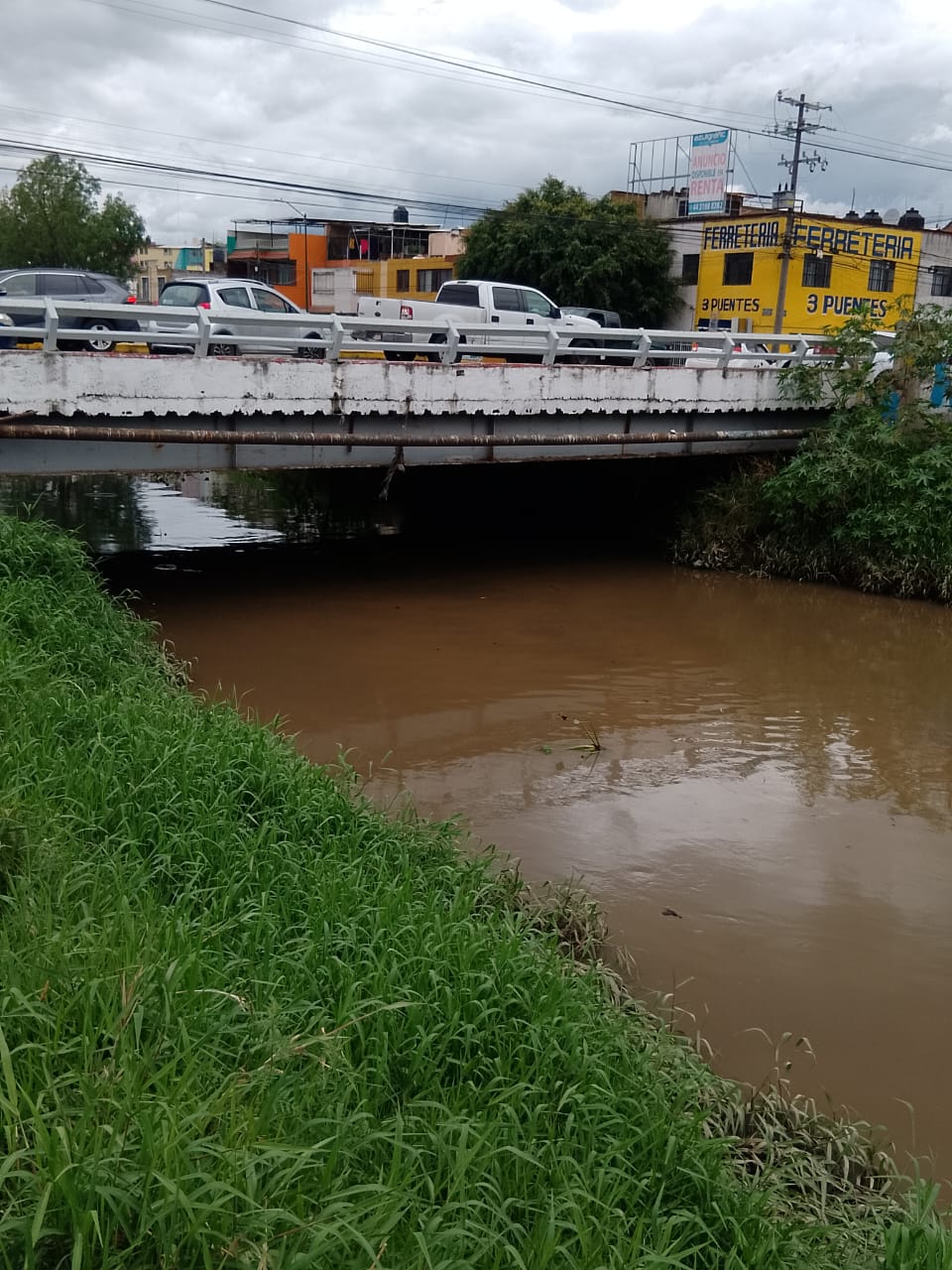 Monitorean niveles de ríos de Morelia