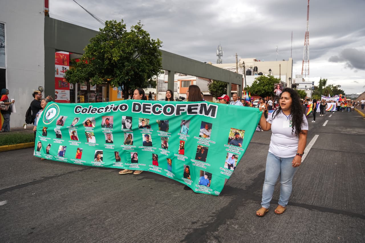 Entre banderas y fichas de búsqueda; así marchó el Pride Morelia 2026