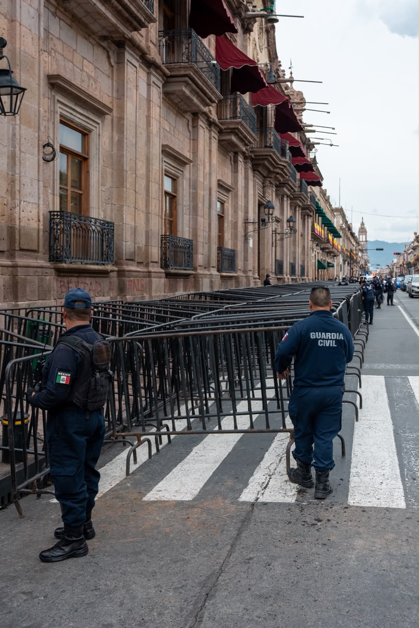 Blindan Palacio de Gobierno ante protesta indígena