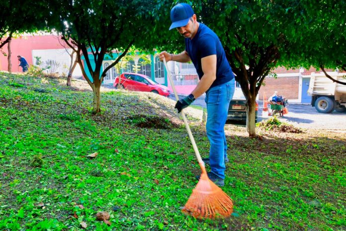 Yankel Benítez encabeza jornada de limpieza en Lomas de Santiaguito