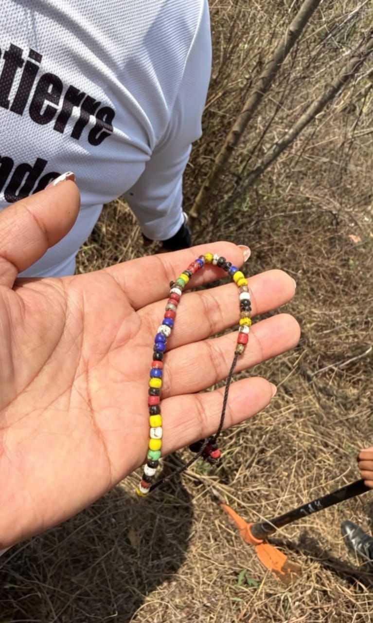 Madres buscadoras localizan restos en fosas clandestinas de Uruapan