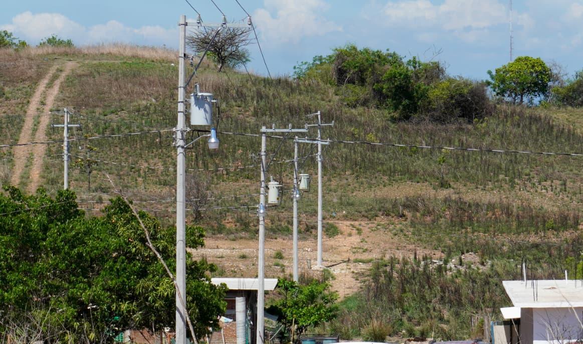 LZC: Manuel Esquivel y CFE entregan obra de electrificación
